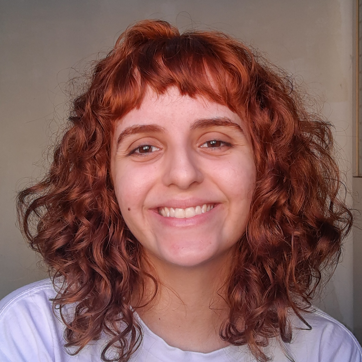 Foto de Amanda Gomes sorrindo